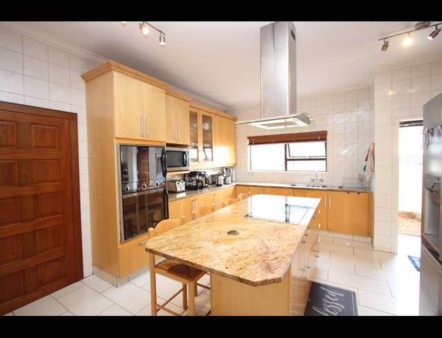 5 BEDROOM HOUSE TO LET IN BEDFORD GARDENS